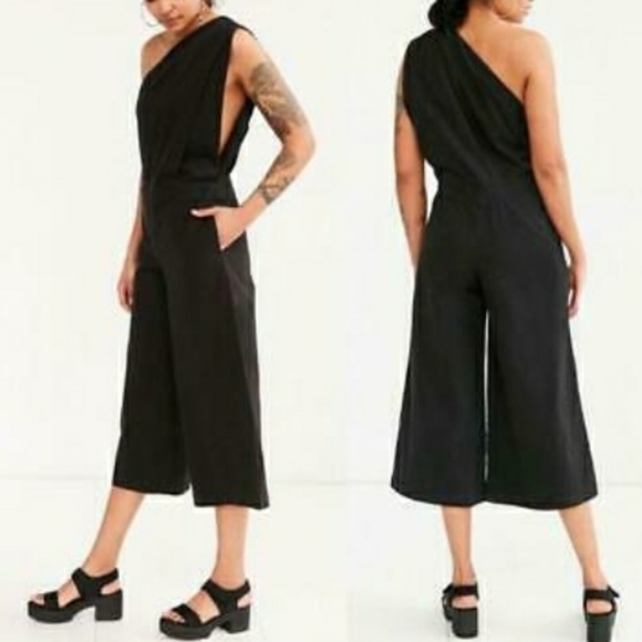 Urban Outfitters Pants - Urban Outfitters Black one shoulder jumpsuit M
